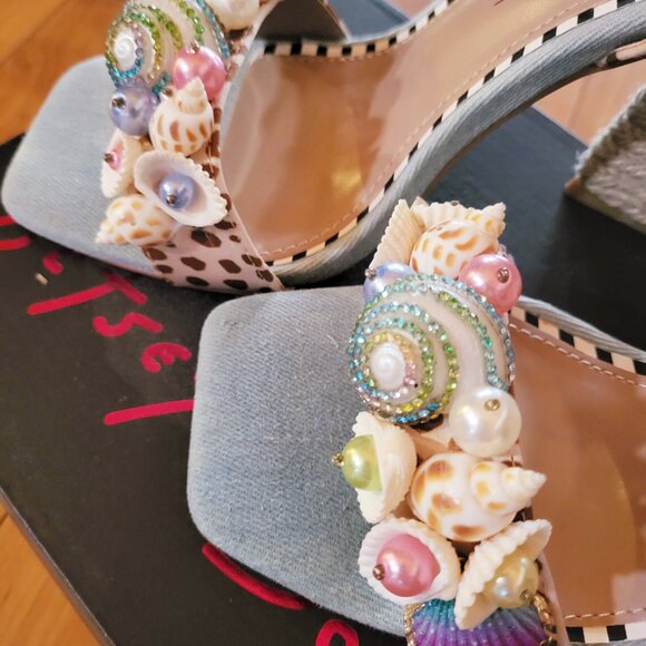 Betsey Johnson embellished seashell sandals - Picture 3 of 4